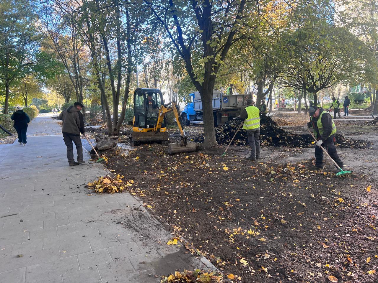 На Сихові завершують роботи з облаштування скверу імені Героя України Олега Бабія