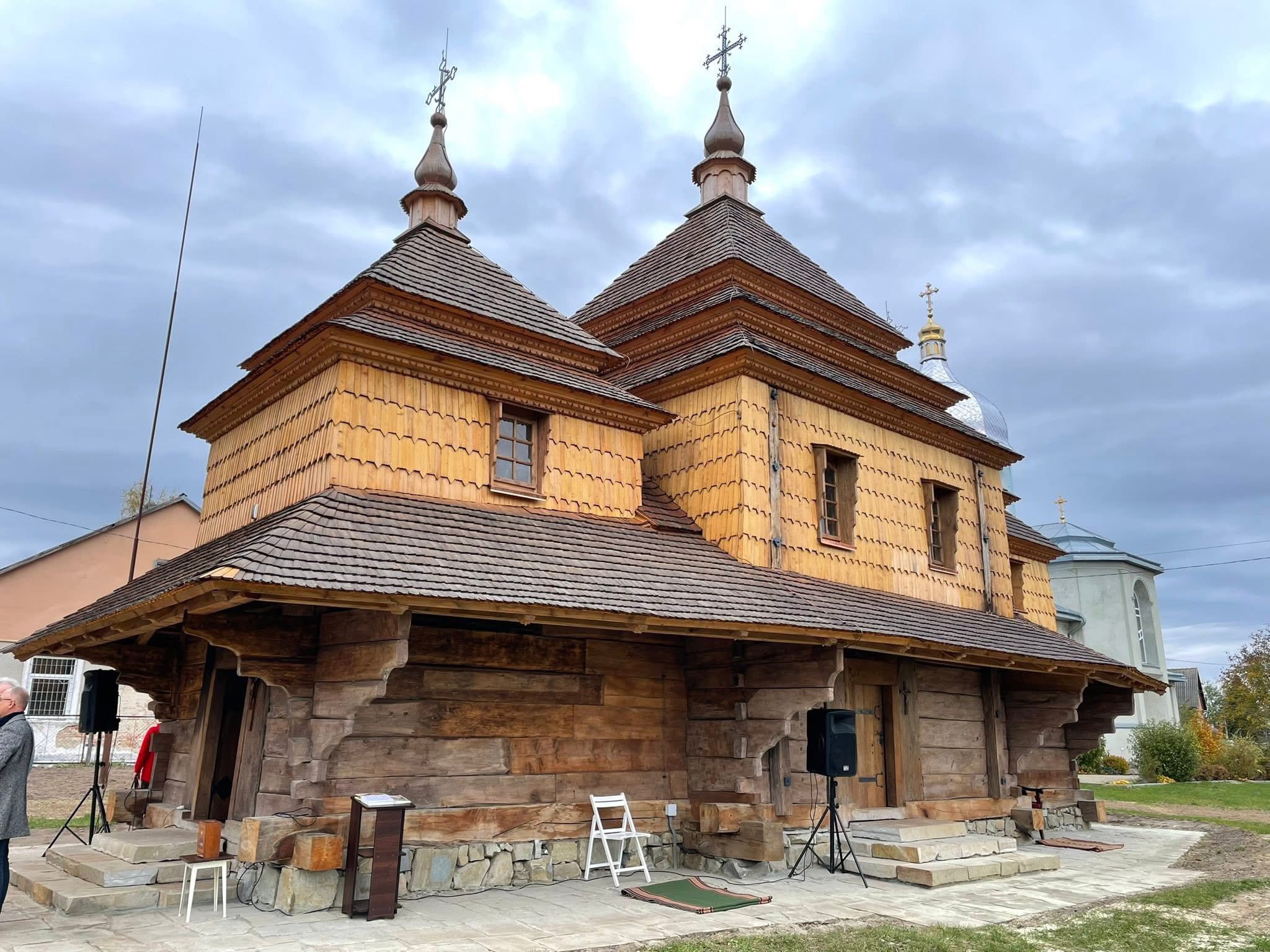 У Львівському районі відреставрували старовинну дерев’яну церкву