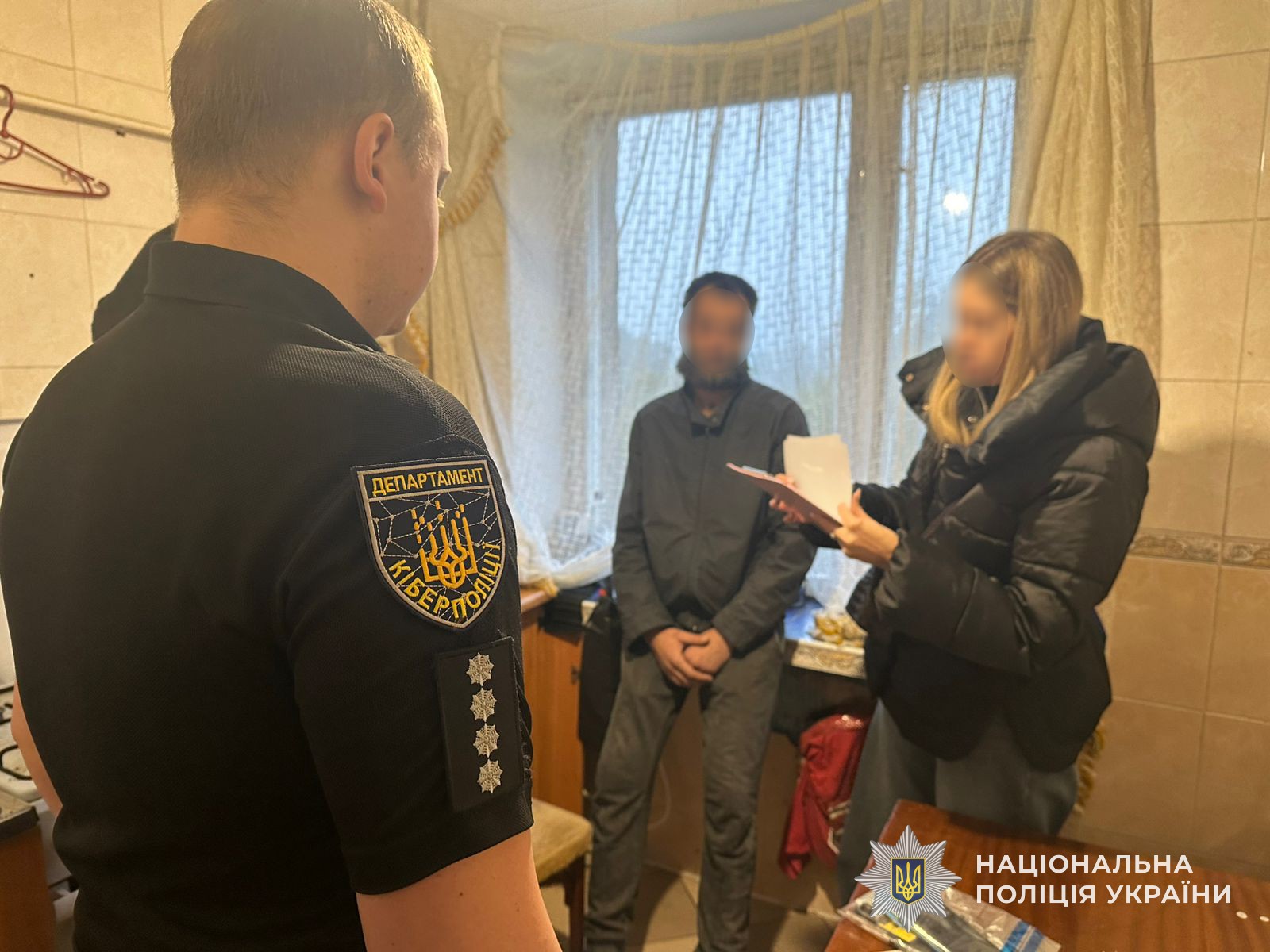 Видавали себе за працівників “Приватбанку”: у Львові викрили групу шахраїв