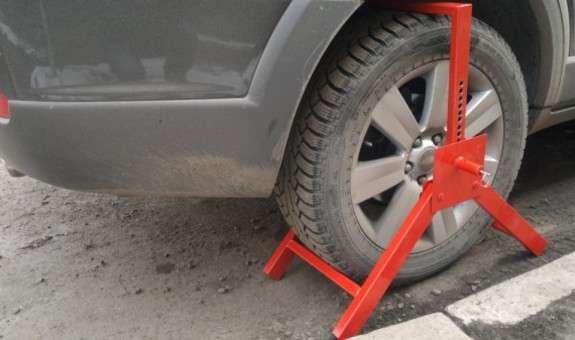 Поліція Львівщини почала блокувати авто за порушення паркування