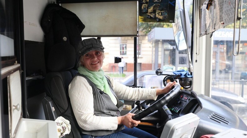 На автобусних маршрутах Львова працюють вже пʼять жінок-водійок
