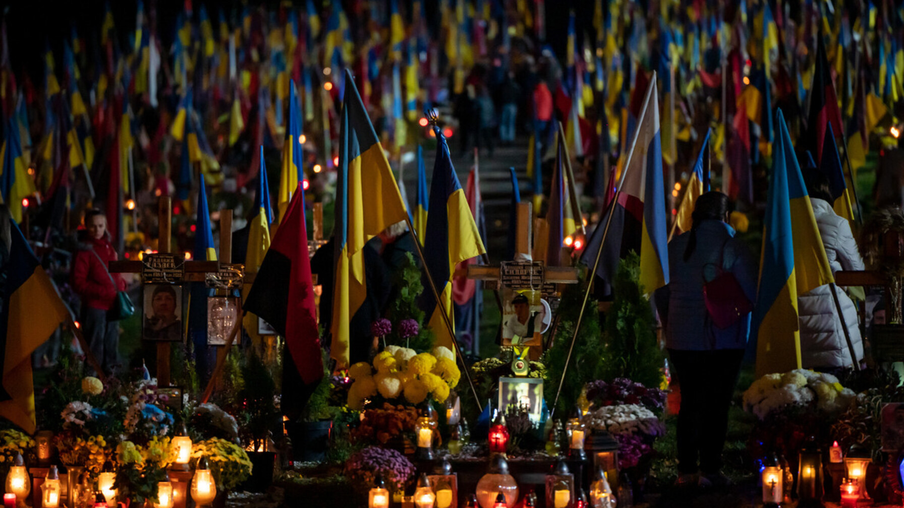 Завтра у Львові одночасно запалять лампадки на полях Почесних поховань воїнів