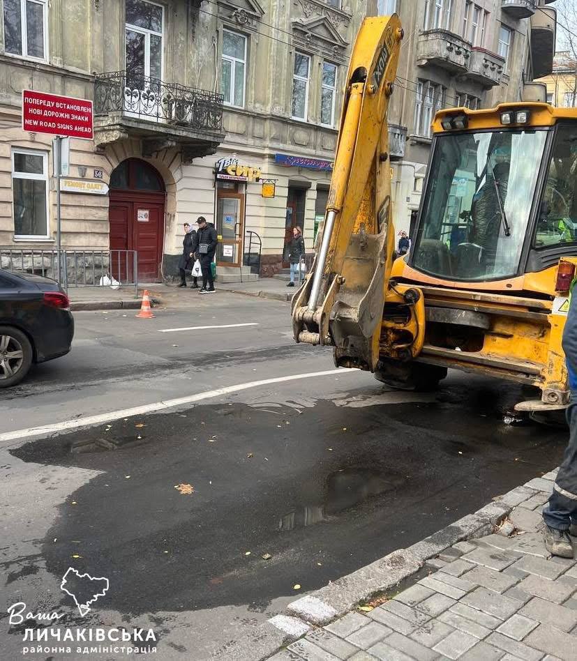 У Личаківському районі сталася аварія на водопровідній мережі: чи перекриють рух транспорту?