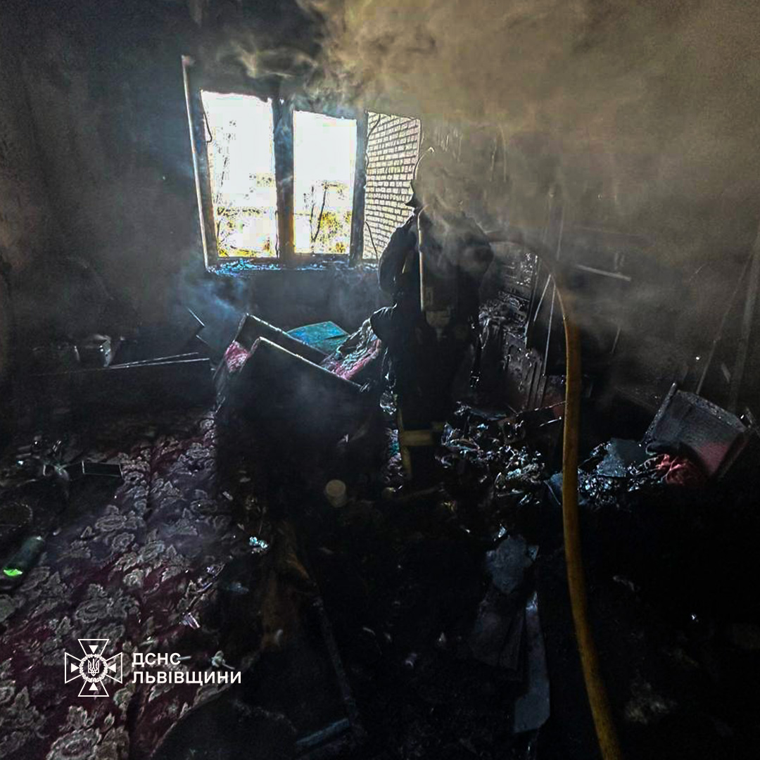 У Бориславі через пожежу у власній квартирі ледь не загинула 30-річна жінка