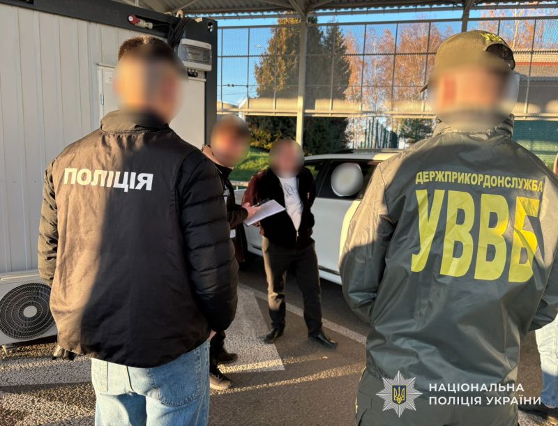 На Львівщині затримали чоловіка, який пропонував прикордоннику $1000 за незаконний виїзд