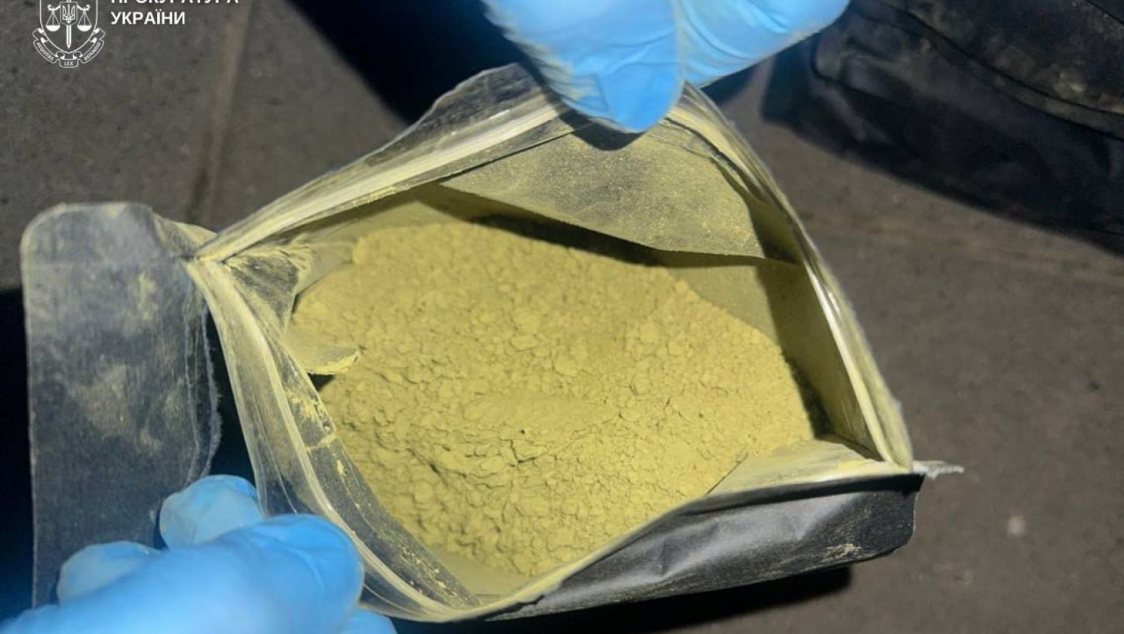 Правоохоронці затримали львівʼянина з 10 кг наркотичного чаю