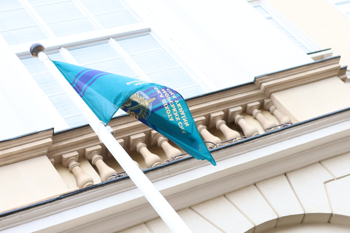 Перед міськрадою у Львові підняли прапор Морської піхоти в пам’ять про загиблих побратимів