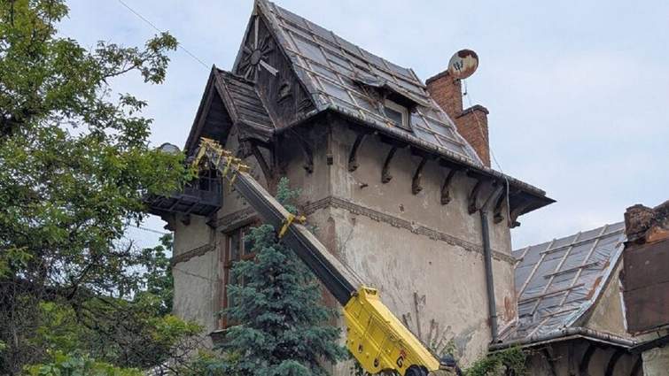 У Львові стартує порятунок вілли «Сонячна», пошкодженої російською ракетою — дах оплатять поляки
