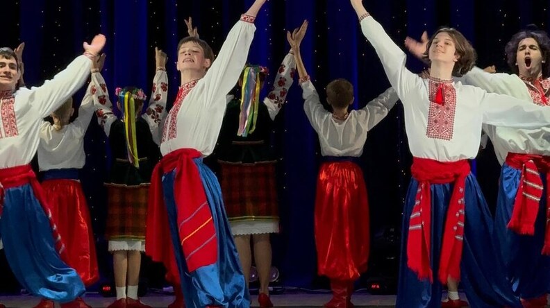 Майже 300 танцівників на одній сцені: дитячі хореографічні ансамблі з прифронтових міст приїхали до Львова