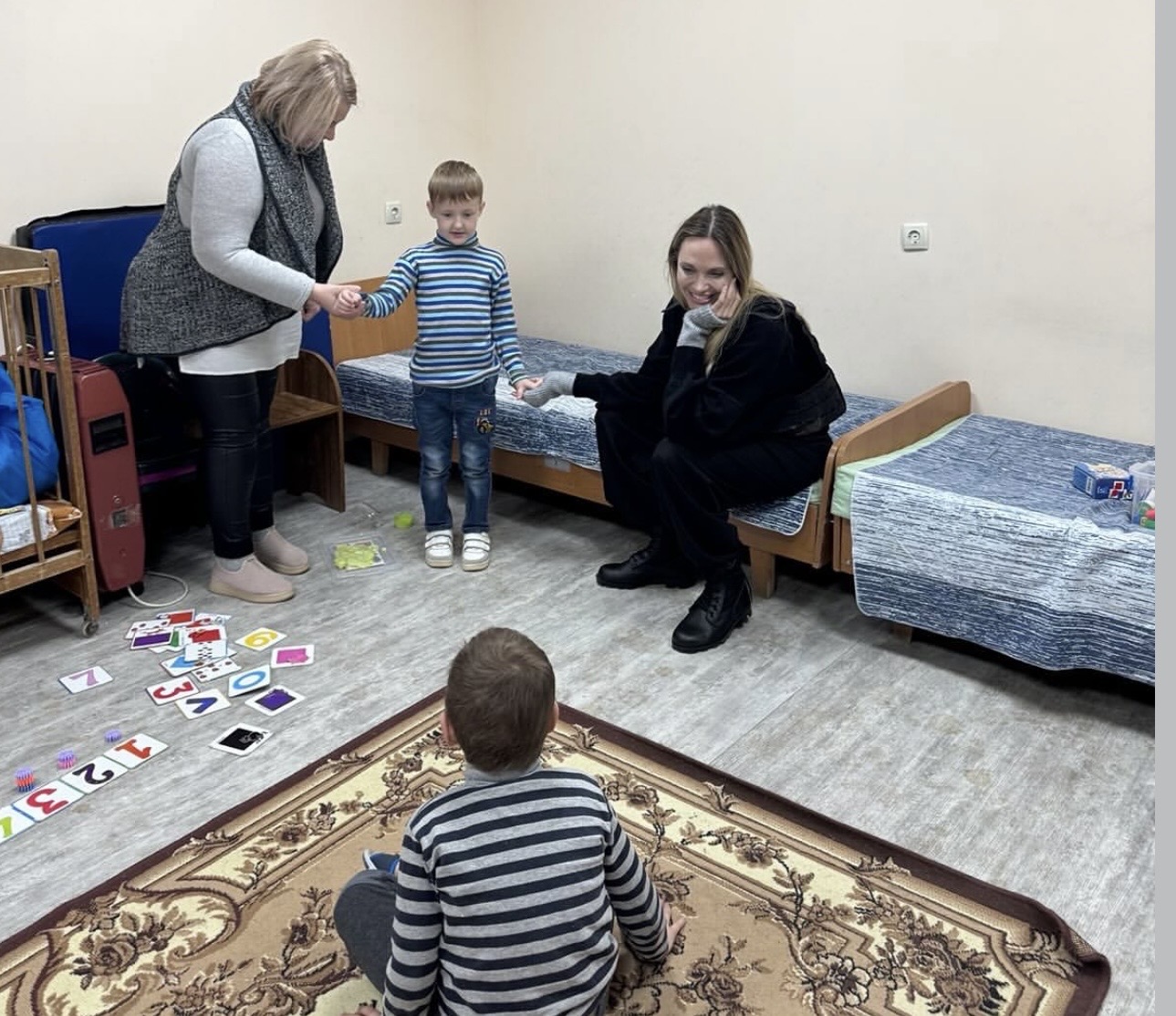 «Над головою пролетів дрон»: Анджеліна Джолі розповіла, як відвідала прифронтові Миколаїв та Херсон