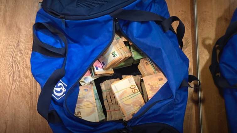 НАБУ викрило схему відмивання 100 млн доларів в офісі екснардепа Андрія Деркача