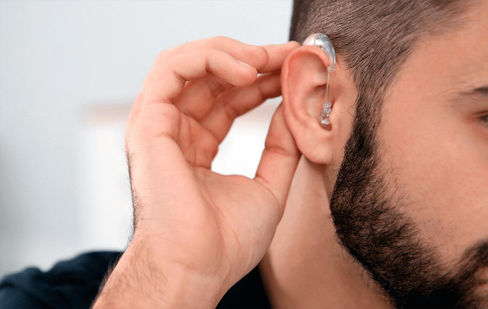 Без інвалідності та черг: у Львові видають безоплатні слухові апарати захисникам