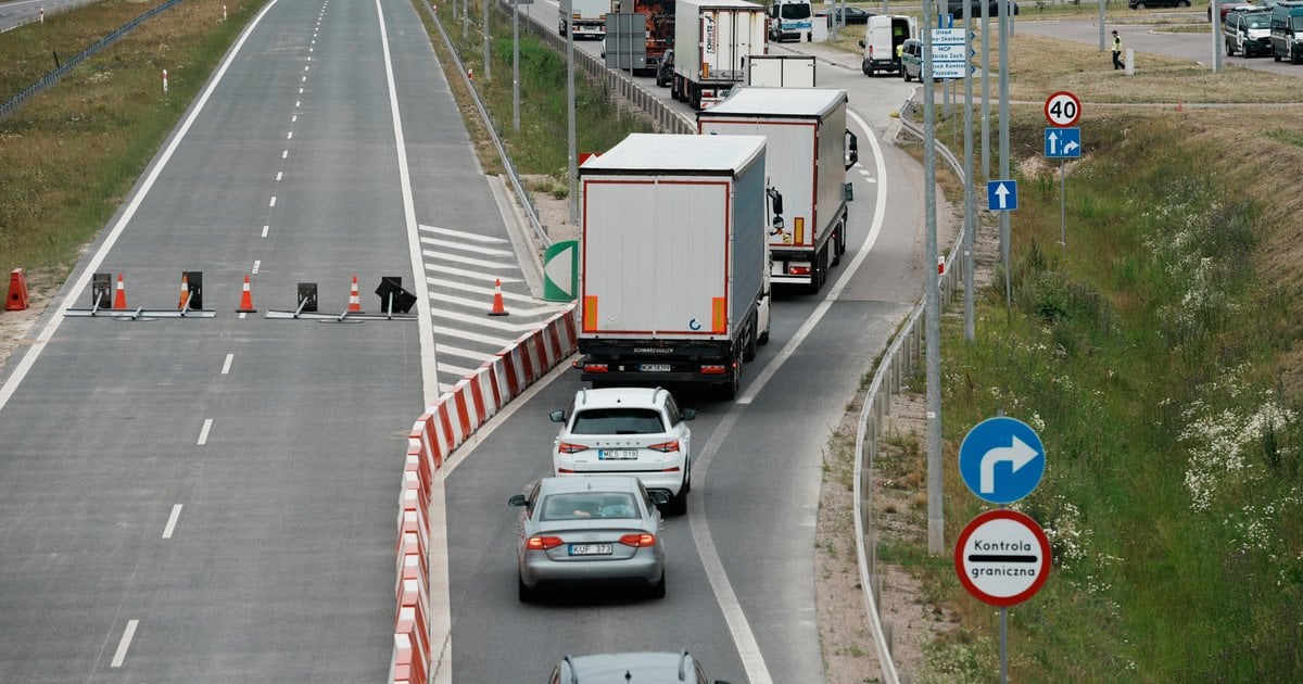 На пунктах пропуску Львівщини спостерігаються черги на виїзд з України