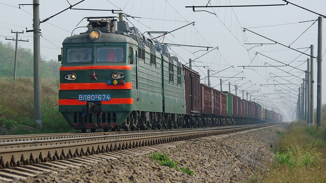 У Львові вантажний потяг на смерть збив жінку: особу загиблої встановлюють