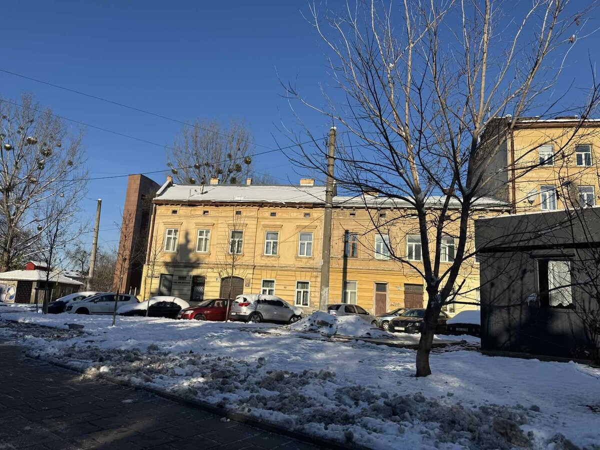 У Галицькому районі Львова власник добровільно демонтував кіоск