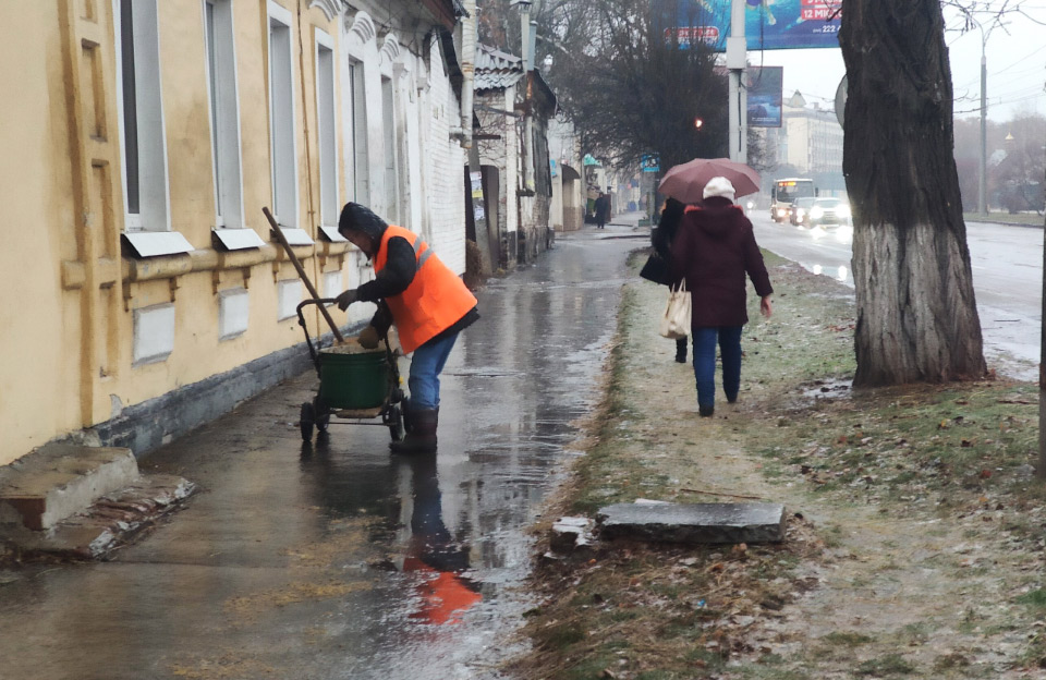 Львів переходить у зимовий режим: техніка працюватиме без перерви