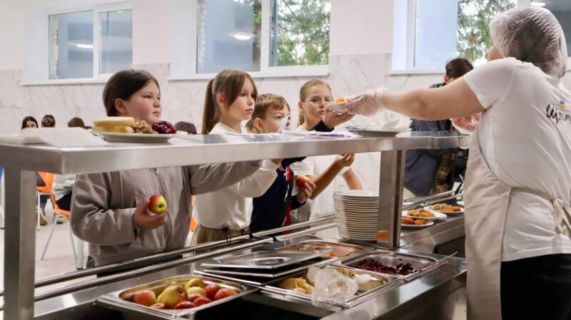 У Новояворівській школі №1 відбулося відкриття сучасного харчоблоку