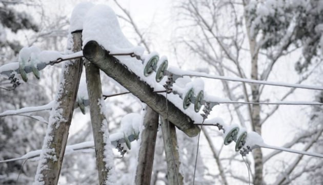 Більше 200 населених пунктів Львівщини залишилися без світла через негоду
