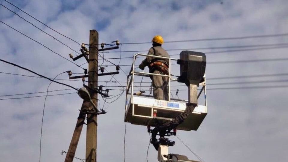 Майже 100 населених пунктів Львівщини досі без світла через негоду