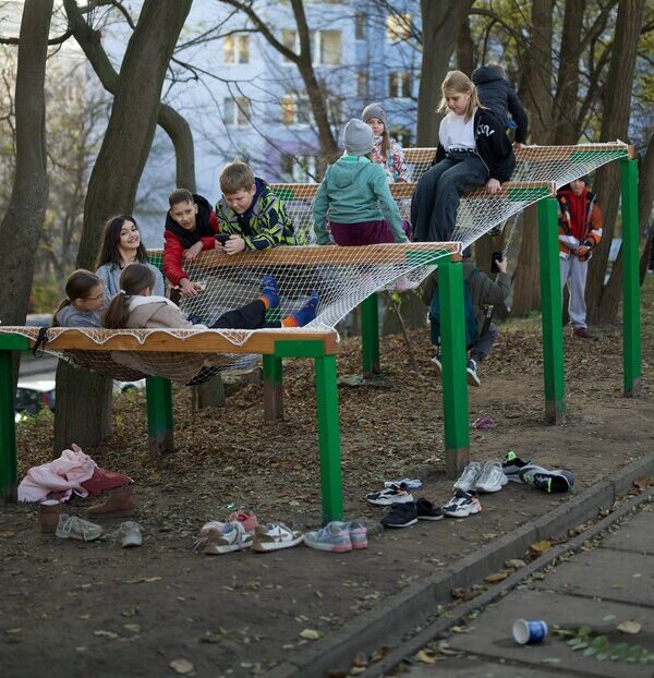 У Львові підлітки облаштували громадський простір біля двох шкіл