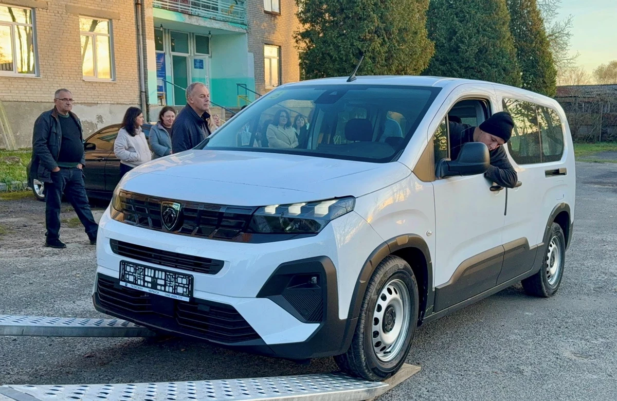 У Городку з’явився новий інклюзивний автомобіль для маломобільних мешканців громади