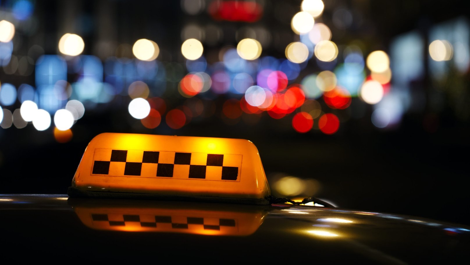 Понад 300 тисяч поїздок здійснили таксі під час комендатської години