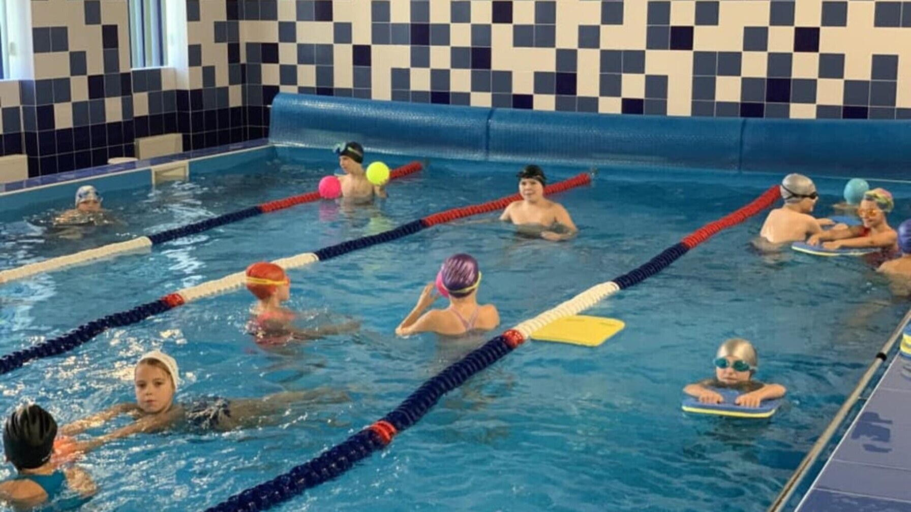 Зимові канікули з користю: школярів кличуть на безкоштовні уроки з плавання