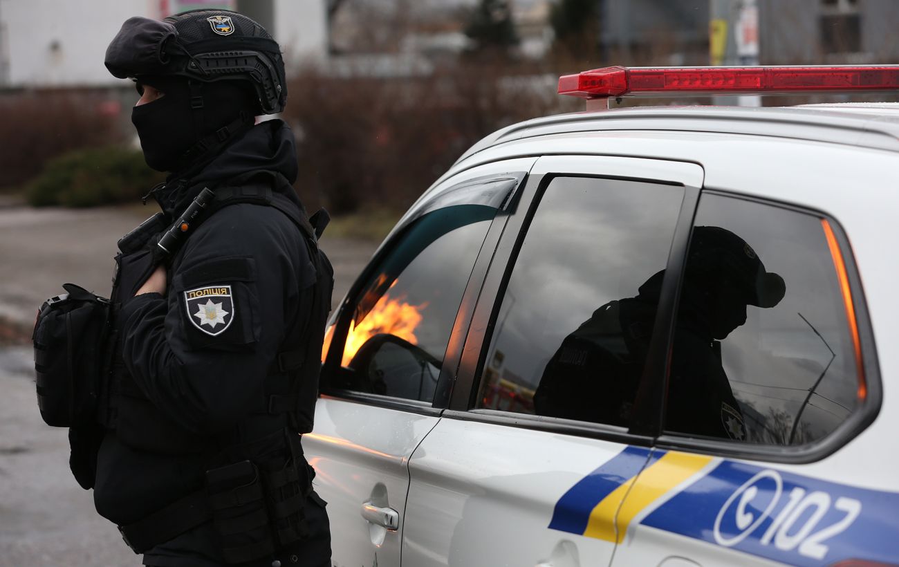 З переймами — крізь затори: львівські патрульні терміново супроводили жінку до пологового (ВІДЕО)