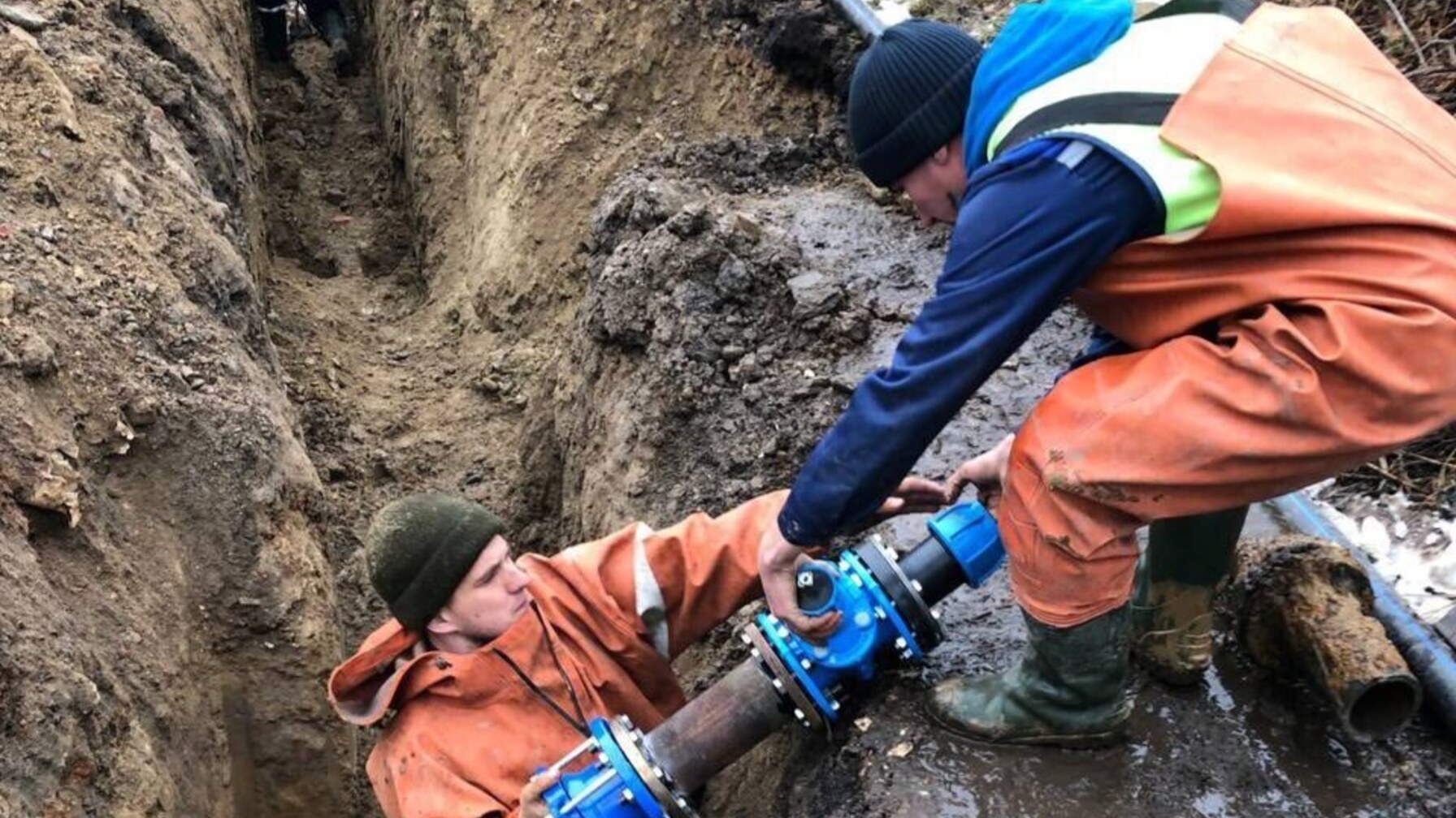 На вулиці На Копані у Львові замінили 100 м старого чавунного водогону, де траплялися часті витоки води