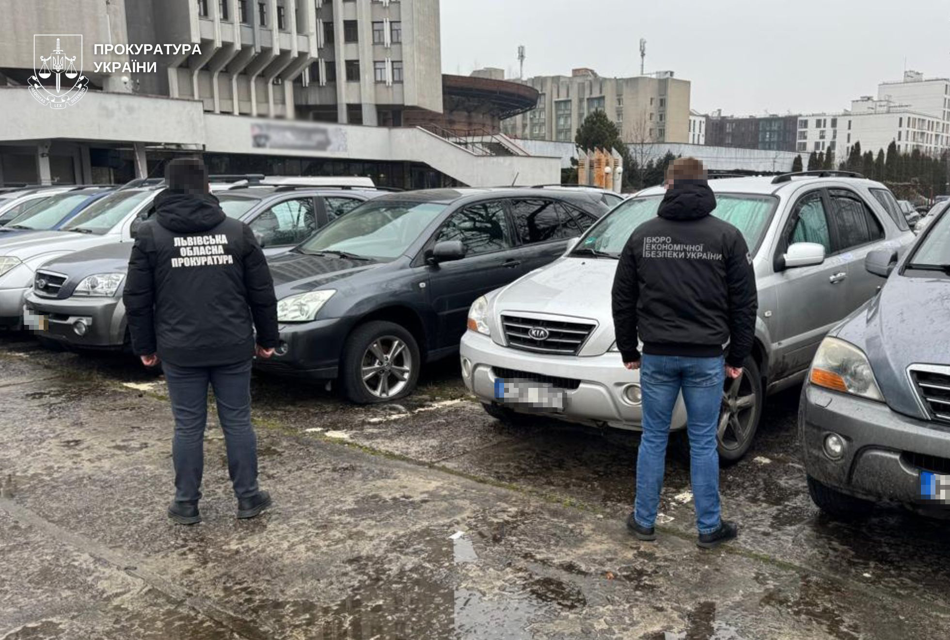 Завезли з Європи під виглядом гумдопомоги: на Львівщині викрили схему перепродажу авто