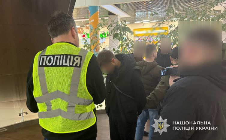 У Львові рекетири вимагали у чоловіка 120 тисяч доларів за неіснуючий борг 