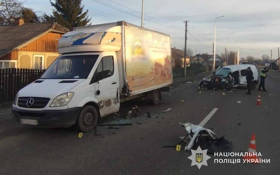 Внаслідок ДТП з мікроавтобусом на Стрийщині 35-річний водій мінівена помер у реанімації