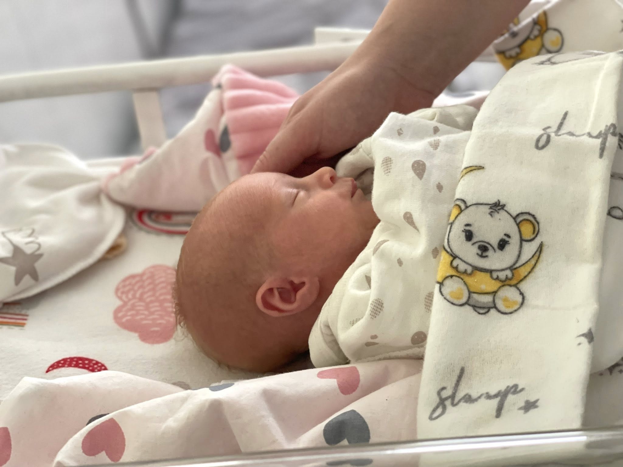 Львівські медики виходили передчасно народжену донечку військовослужбовця