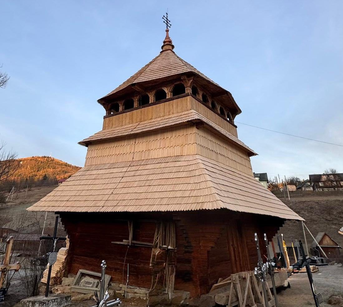 У Славській громаді відреставрували 148-річну дерев’яну дзвіницю