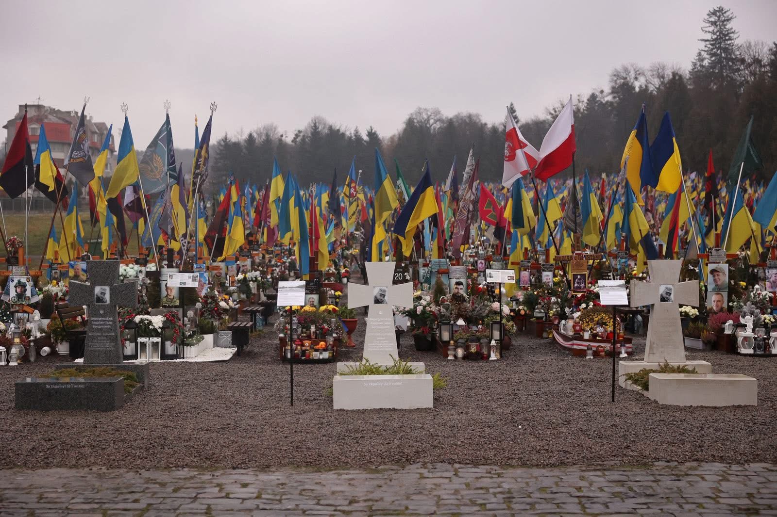 У Львові показали зразки намогильних плит майбутнього військового меморіалу