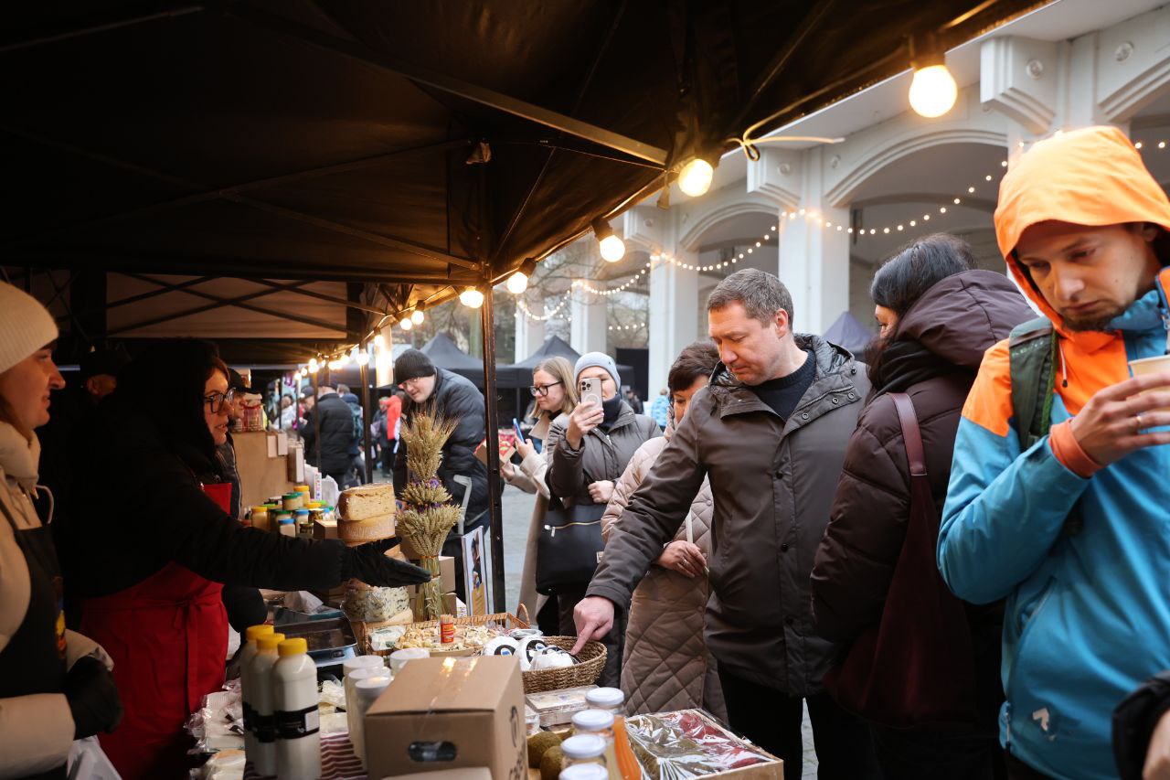 Понад 50 крафтових виробників зібралися на різдвяному ярмарку у Львові (ФОТО)