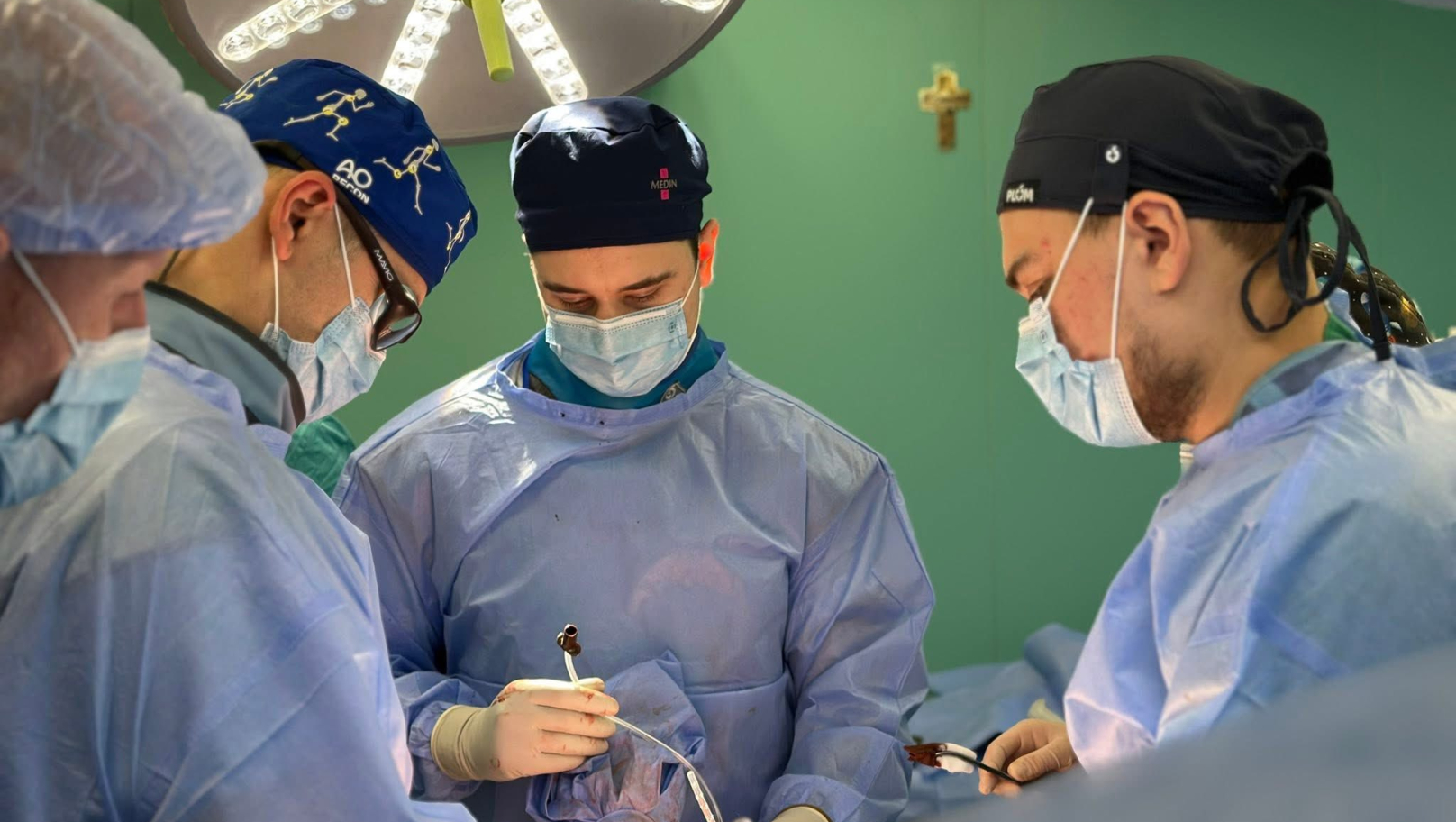 Понад 12 см втрати кістки: як у Львові провели «операцію останньої надії» для військового