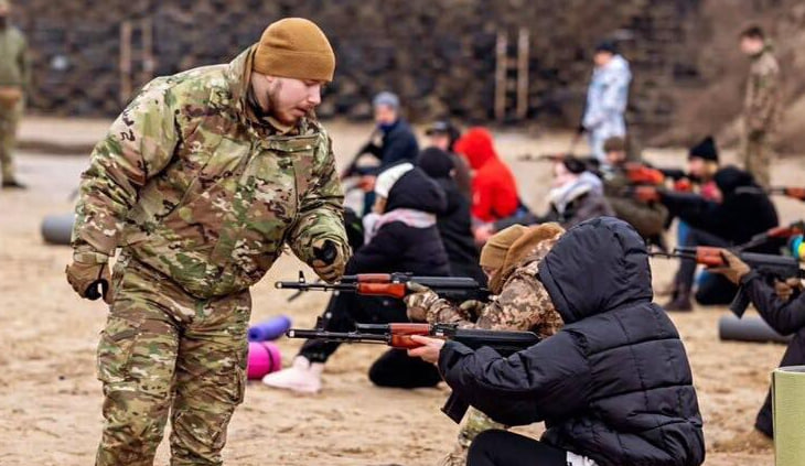 Готуватимуть і чоловіків, і жінок: Рада підтримала законопроєкт про національний спротив