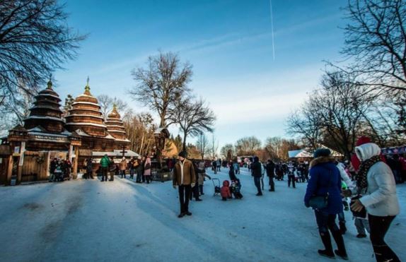 Різдво у Шевченківському гаю: у Львові курсуватиме святковий автобус