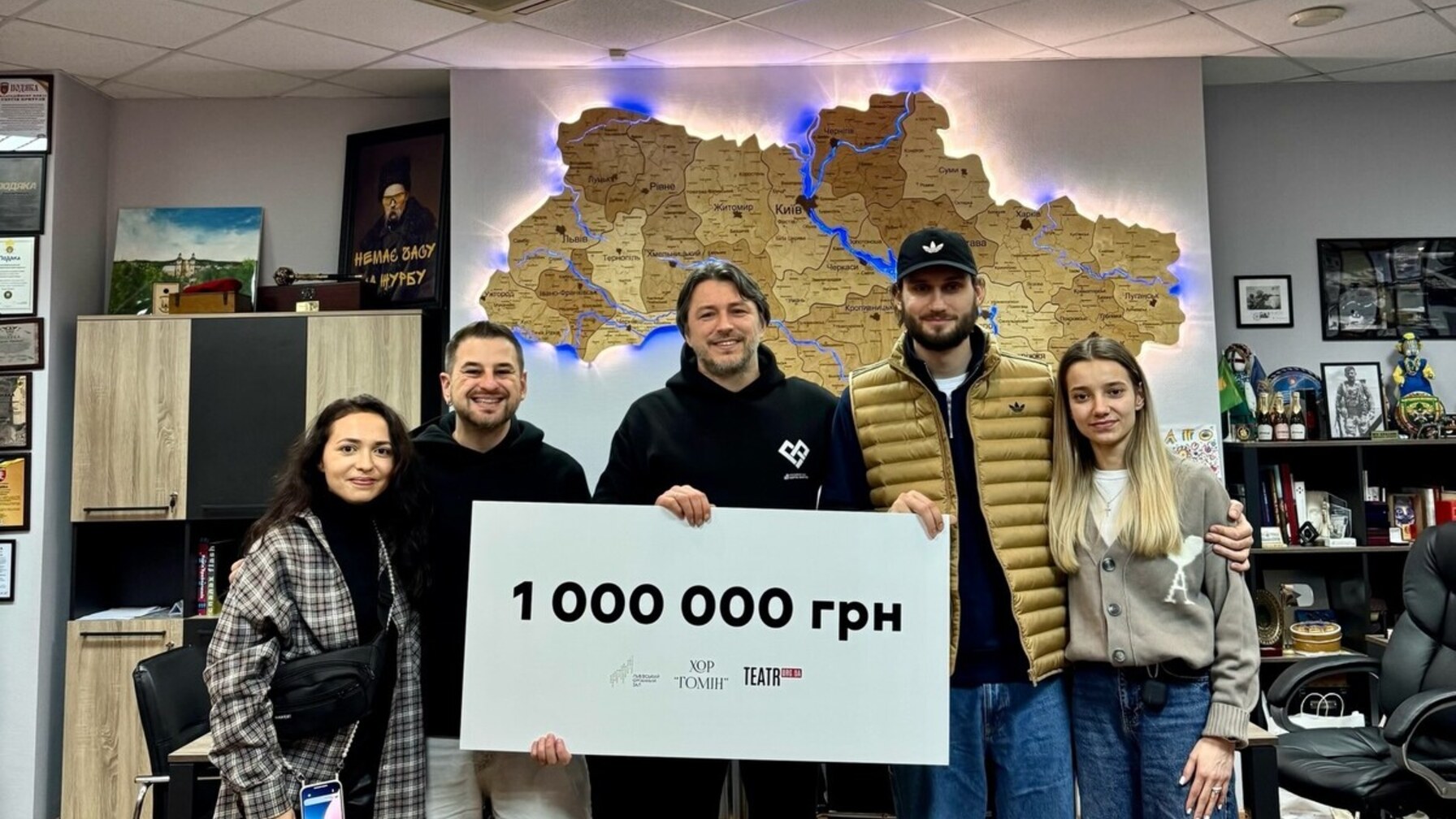 Львівський хор «Гомін» долучився до масштабної ініціативи «Єдинозбір»: передали 1 мільйон гривень