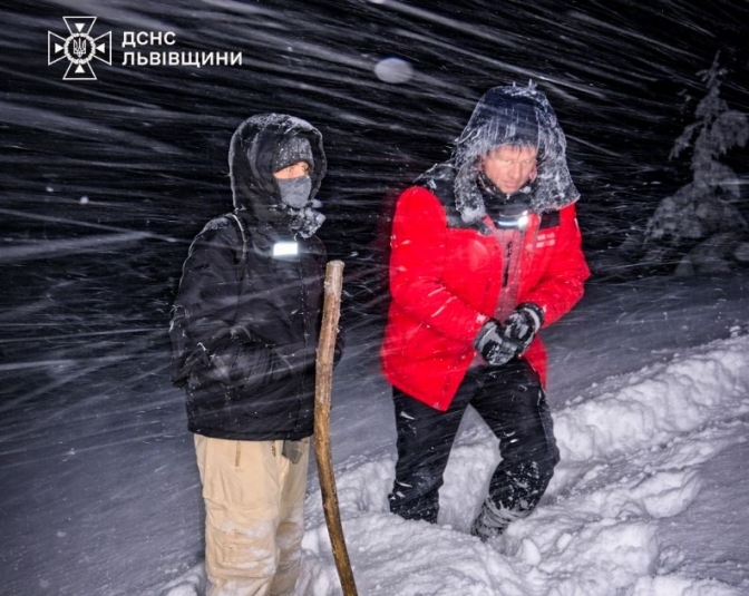 Зимовий похід ледь не завершився трагедією: на Львівщині врятували заблукалого туриста