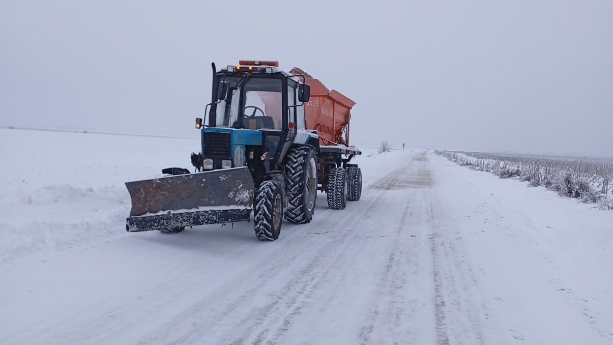 Стопу не буде: у Львівській ОВА запевнили, що загрози зупинки розчищення доріг немає