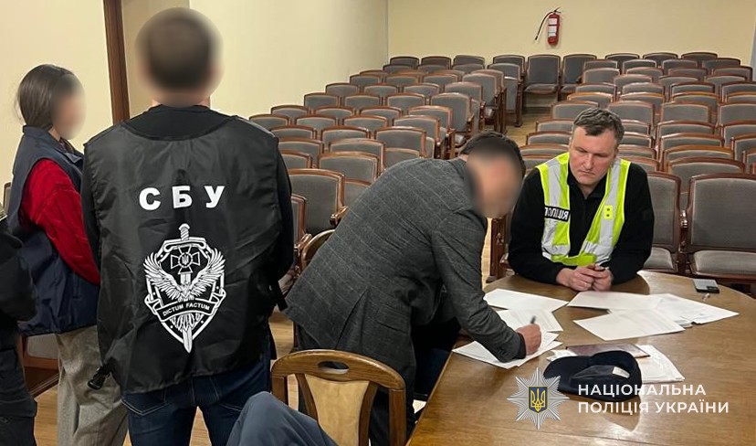 На Львівщині судитимуть митника за хабарництво під час розмитнення овочів та фруктів