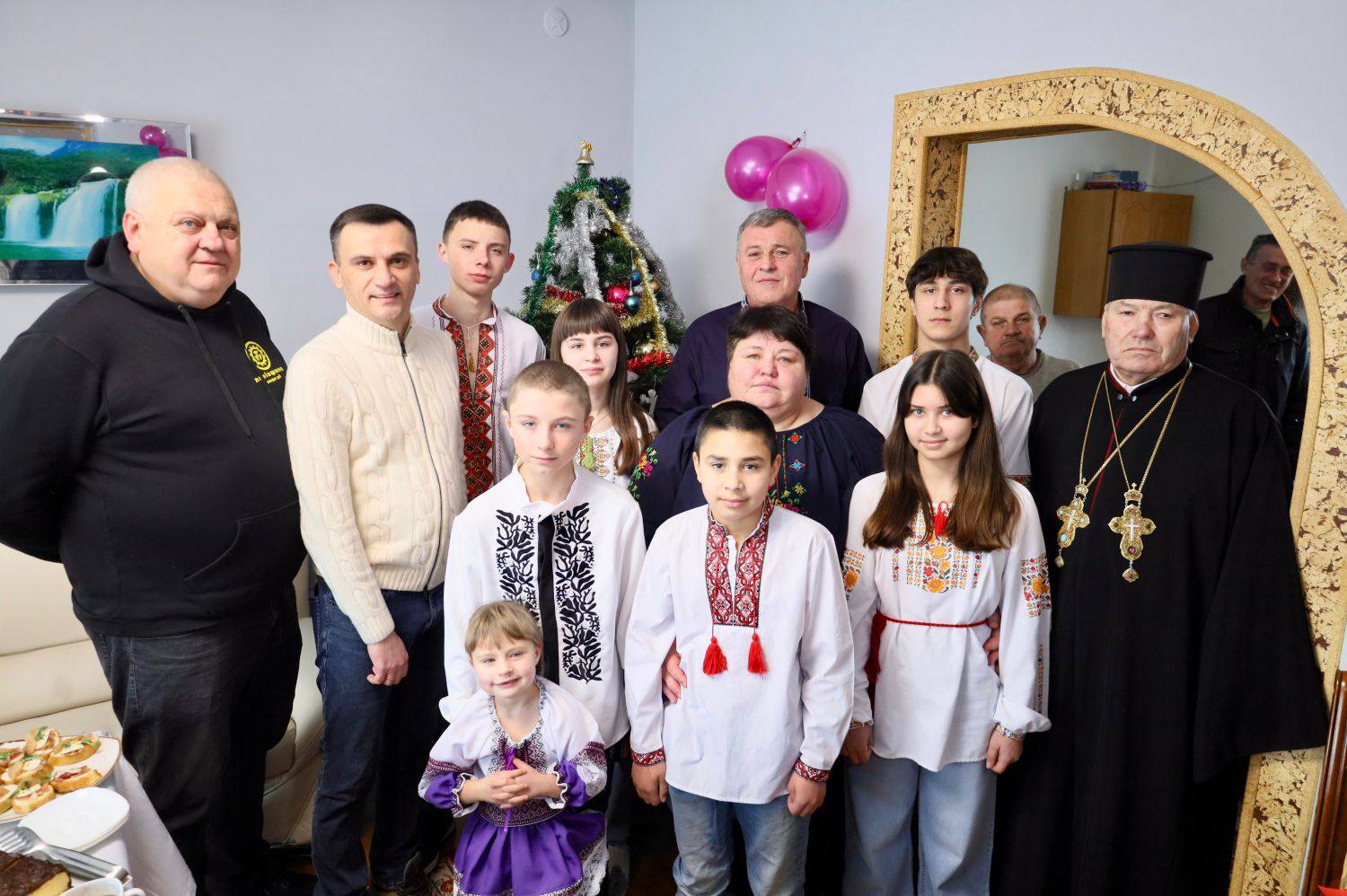 Двом прийомним родинам із прифронтових територій на Львівщині купили будинки за близько 13 млн грн