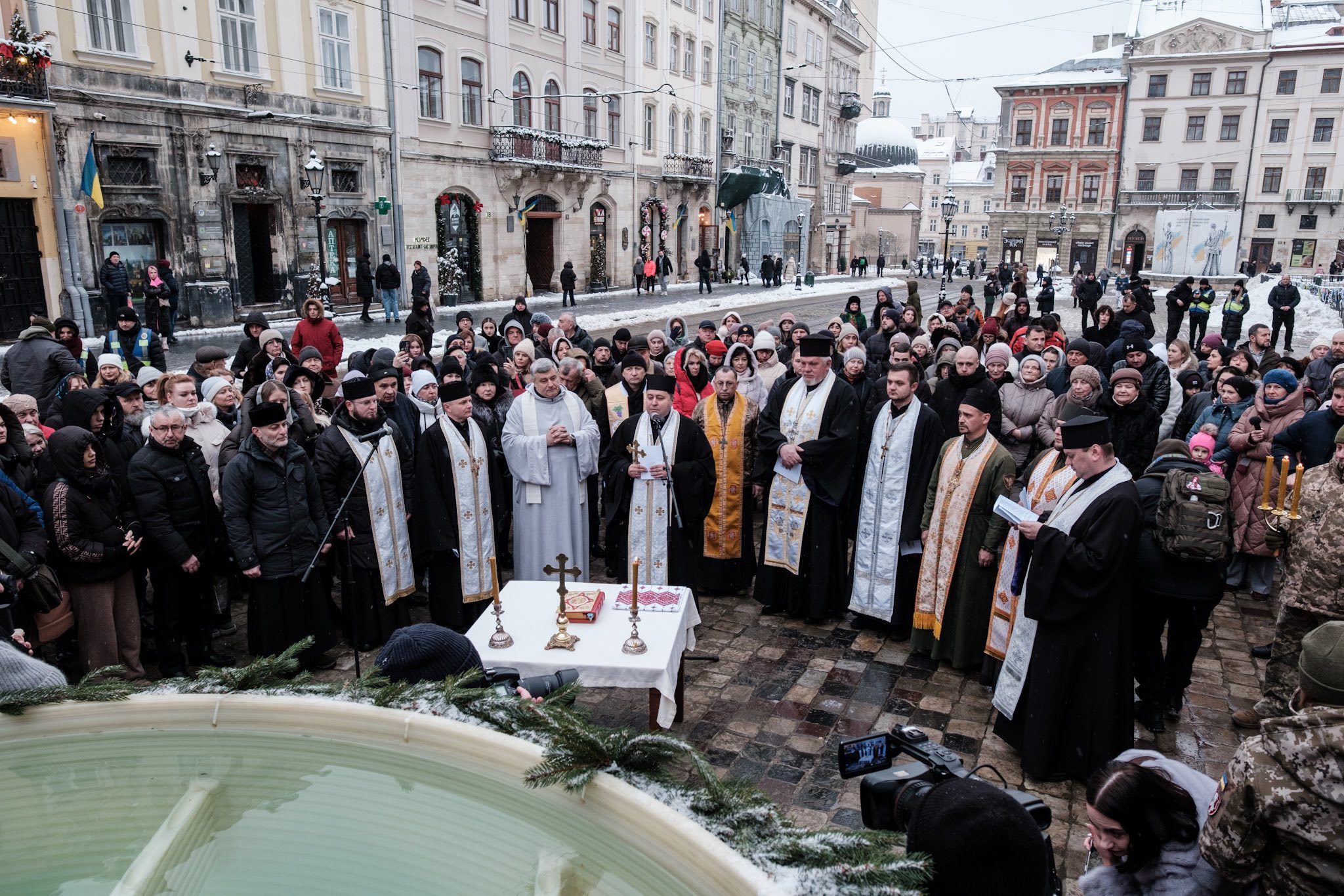 Військові капелани на Площі Ринок освятили воду (ВІДЕО)