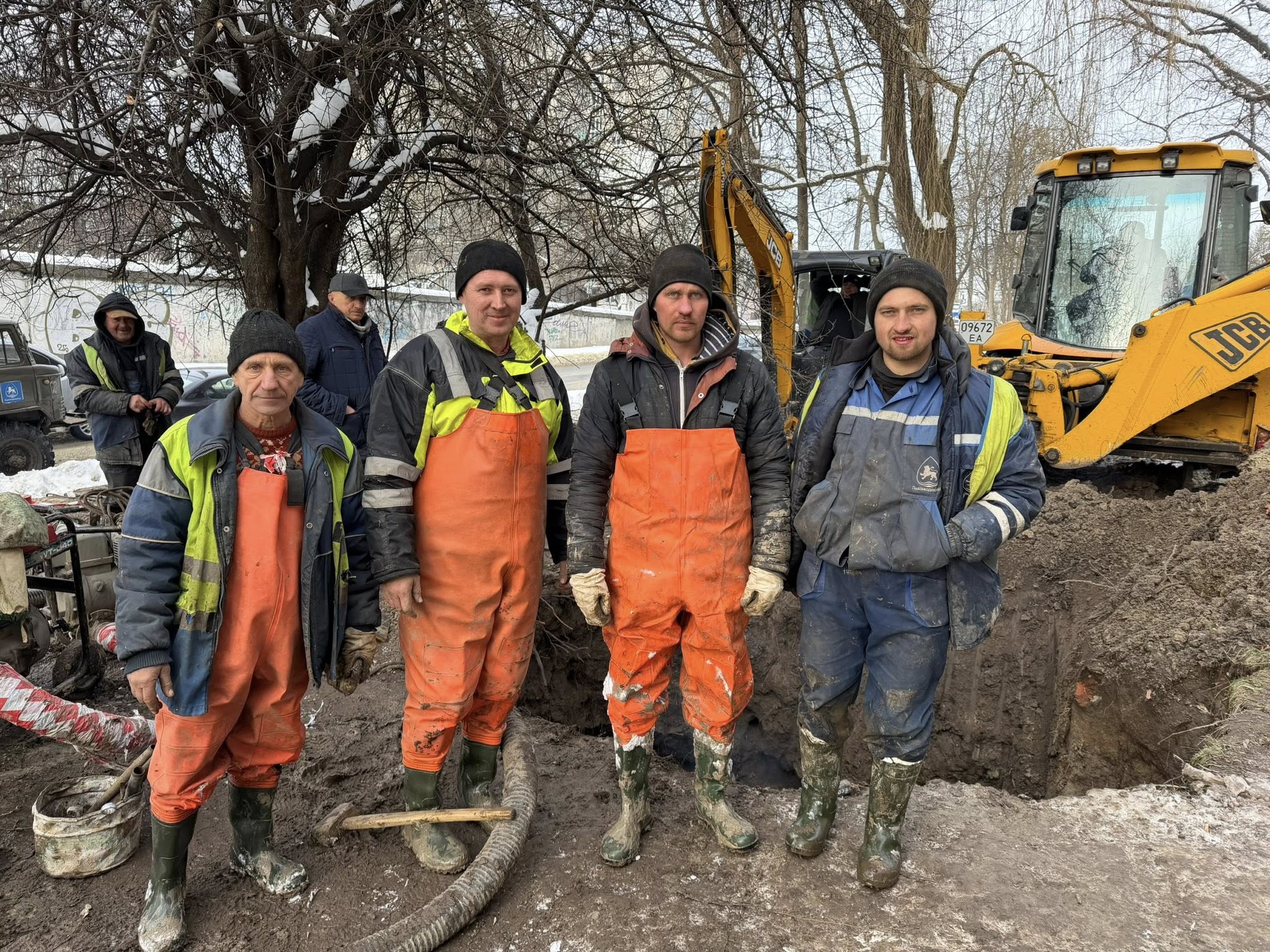 “У частині будинків водопостачання вже відновлюється”: у Львові ліквідували аварію на водогоні