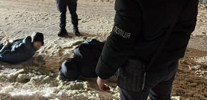 Змусили сісти в авто та вимагали гроші: у Львові затримали двох чоловіків, які викрали місцевого мешканця