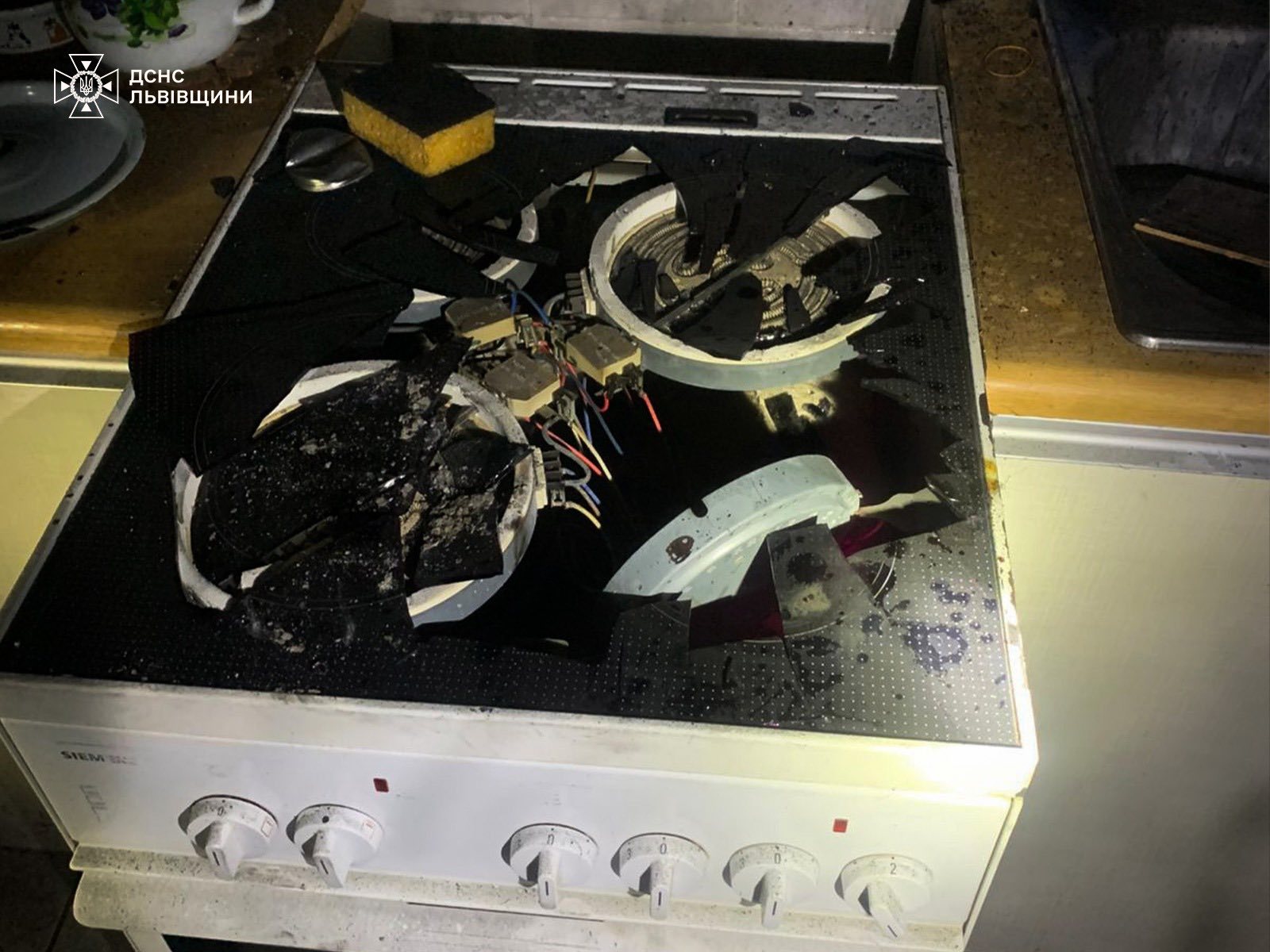 У квартирі на Сихові виникла пожежа через залишений на плиті газовий балончик