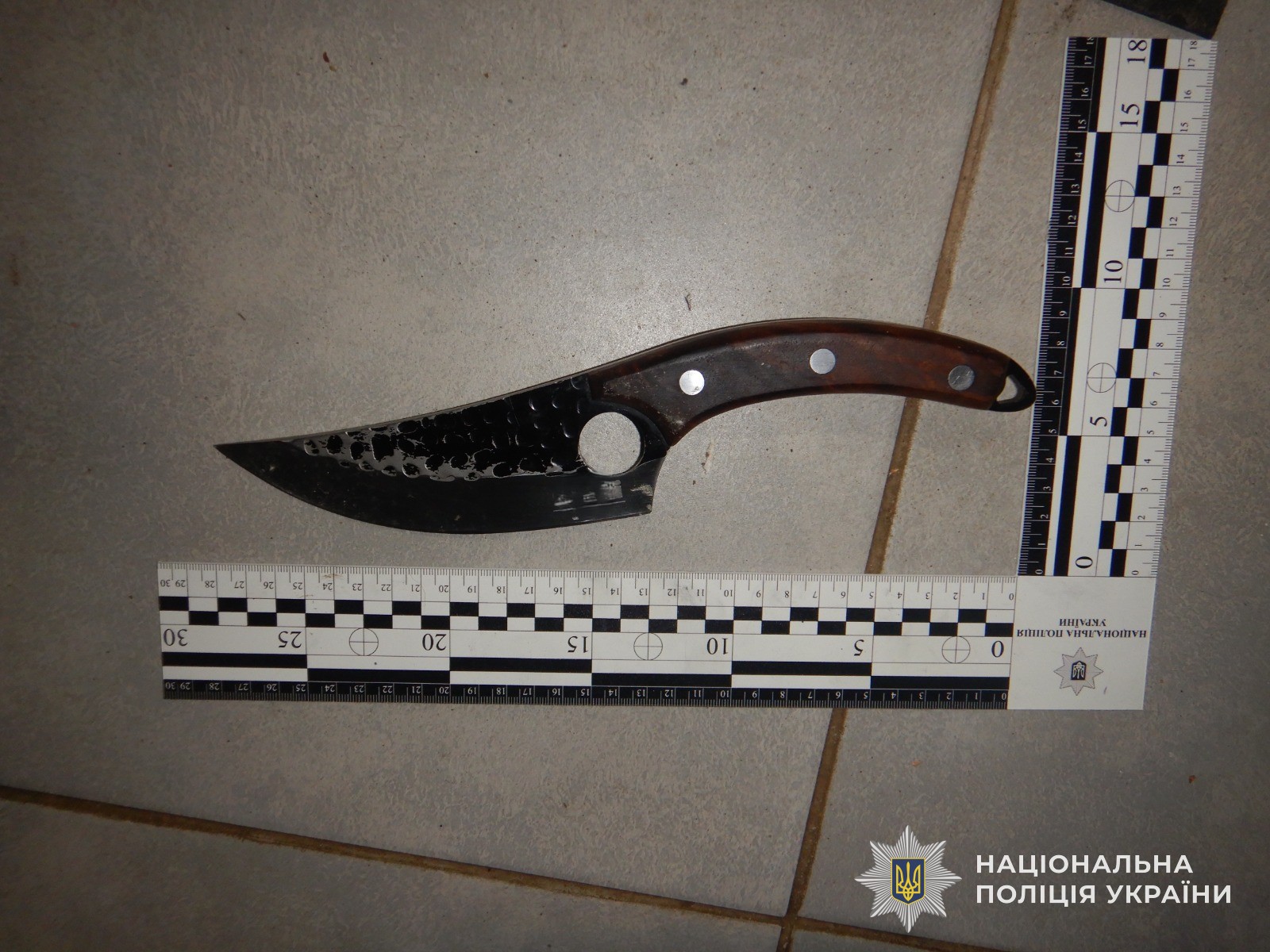 У Дрогобичі чоловік поранив поліцейського ножем під час виїзду на домашнє насильство