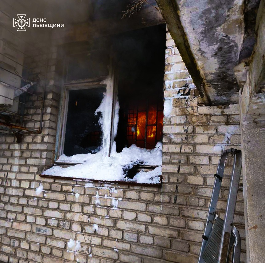 У Шептицькому горіла багатоповерхівка